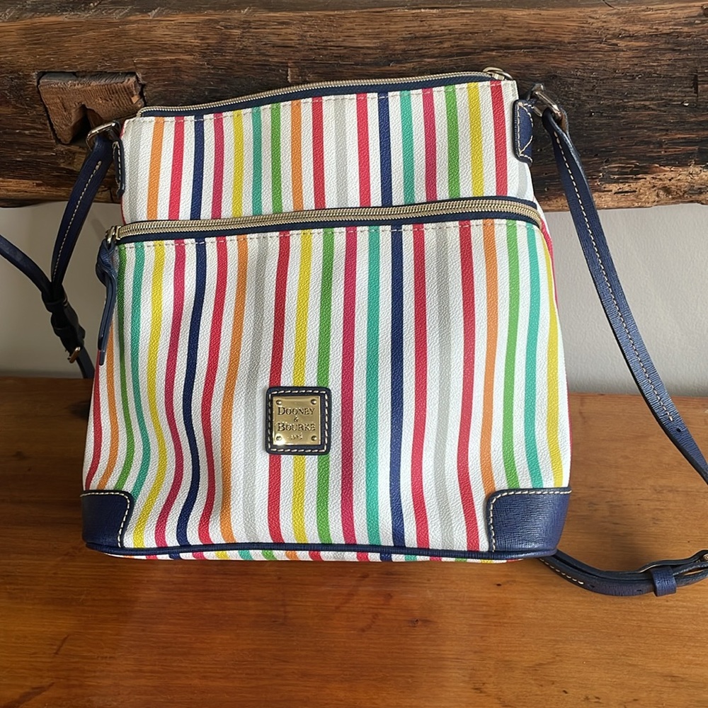 Dooney and Bourke crossbody bag. Excellent condition. - Picture 2 of 9